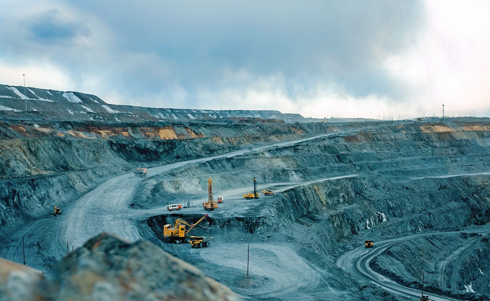 How Does the Mining Industry Use Waterjet Cutting in UAE Industry?