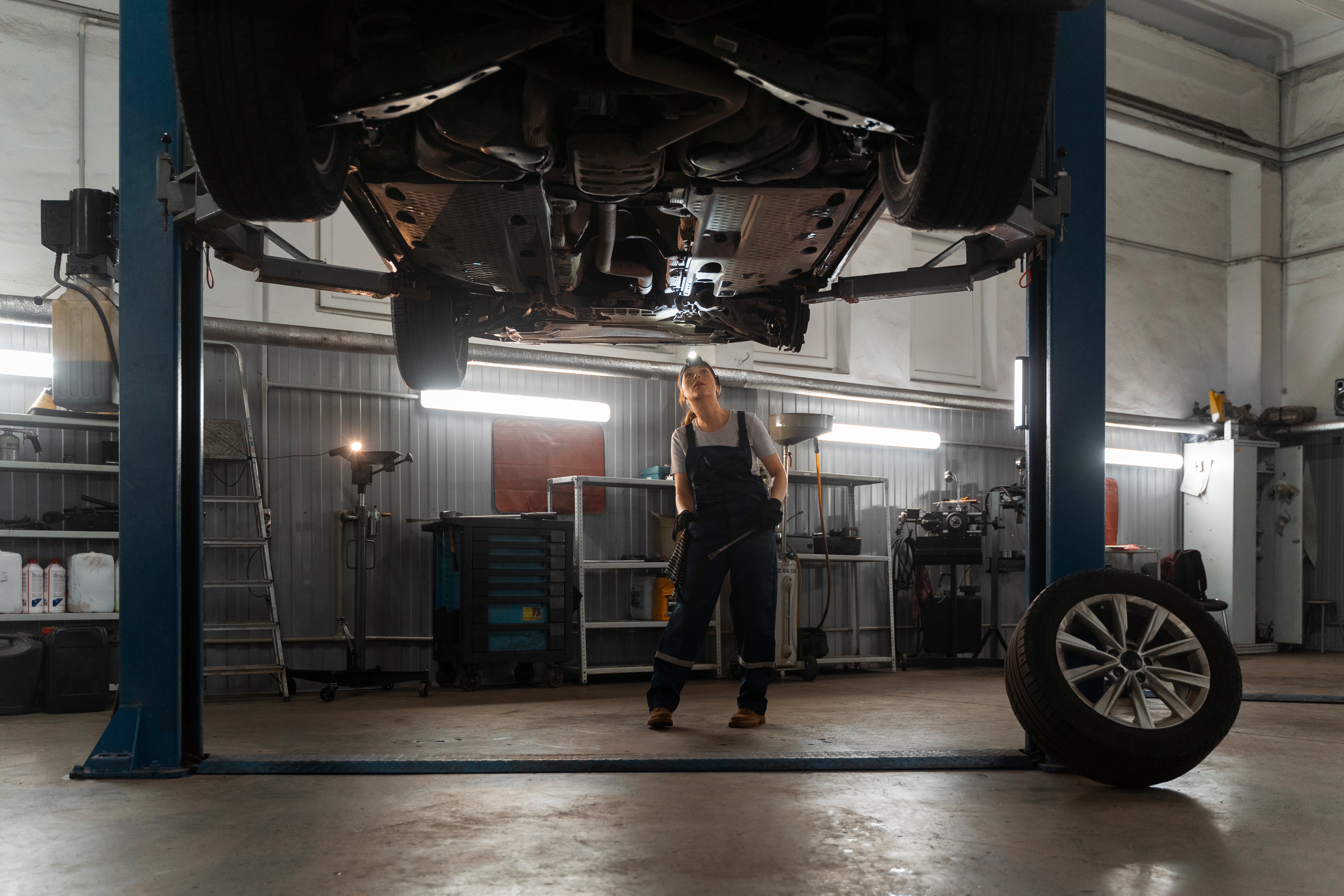 Everything You Need to Know About Two-Post Lifts in the UAE