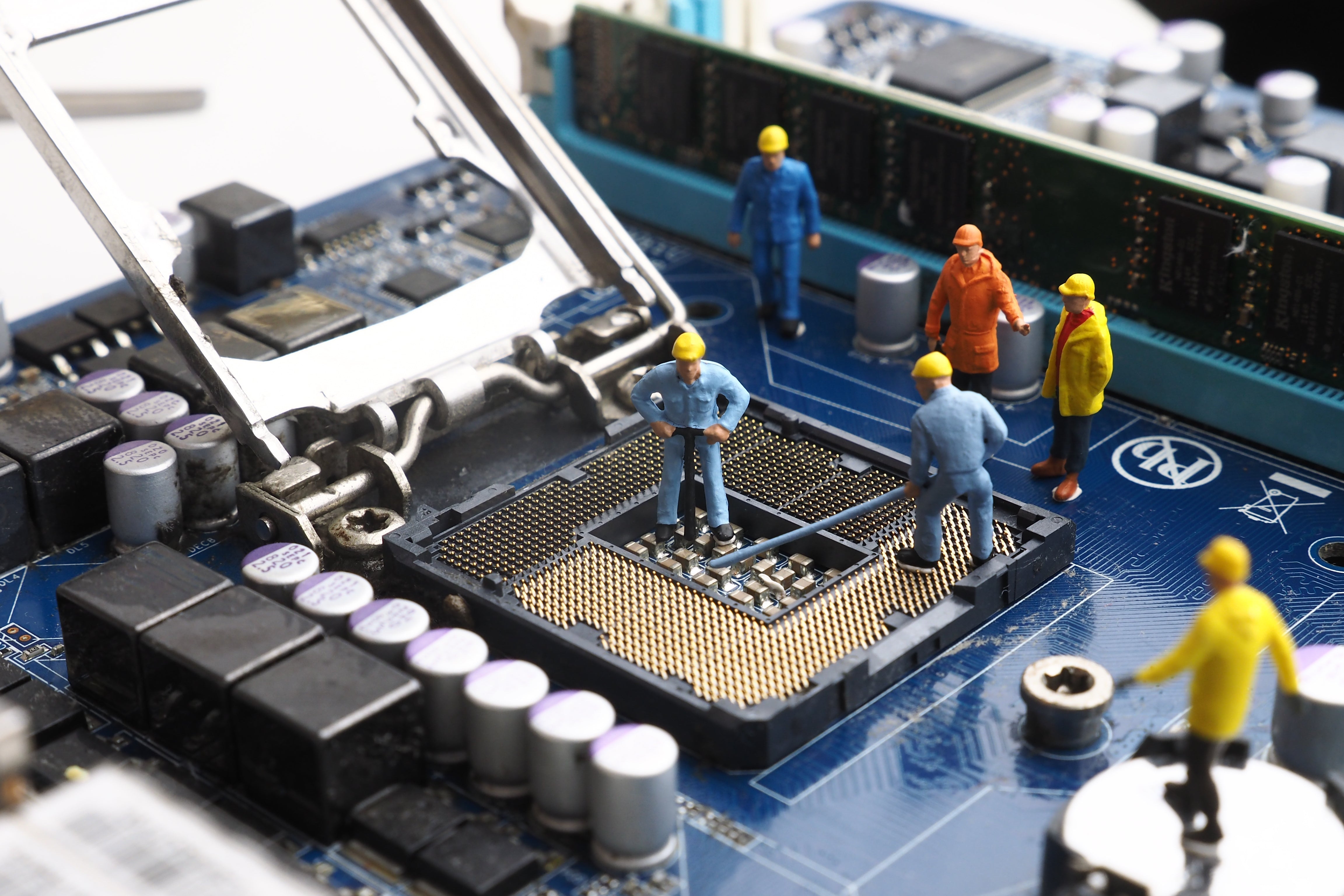 Applications of Waterjet Cutting for Electronics Industry in UAE Market – Case Study
